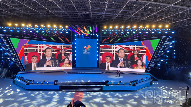   Lễ bế mạc SEA Games 31 có sự tham dự của Thủ tướng Chính phủ Phạm Minh Chính, các lãnh đạo Đảng, Nhà nước, cơ quan Trung ương, Thủ đô Hà Nội, các tỉnh, thành phố, đại diện các đoàn thể thao, khách mời và các cổ động viên.  