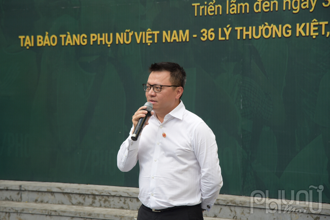 Ông Lê Quốc Minh, Ủy viên BCH TW Đảng, Tổng biên tập báo Nhân Dân, Phó trưởng Ban Tuyên giáo Trung ương, Chủ tịch Hội Nhà báo Việt Nam phát biểu tại lễ khai mạc triển lãm ảnh báo chí.