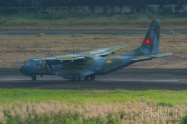 Casa C-295, loại máy bay vận tải quân sự chiến thuật của Không quân Việt Nam, luyện tập tại sân bay Gia Lâm.