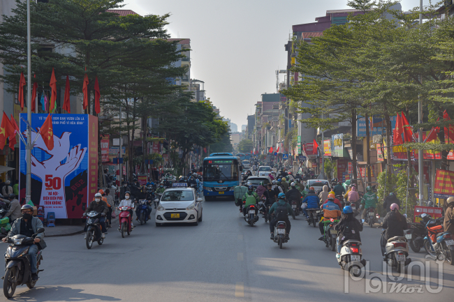 Phố Khâm Thiên (Đống Đa, Hà Nội) hiện nay đã trở thành một trong những tuyến phố lớn dẫn vào trung tâm Thủ đô. Các loại hình dịch vụ phát triển nhà cửa xây dựng khang trang khiến con phố ngày một sầm uất.