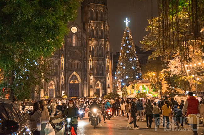 Nhắc đến dịp lễ Giáng sinh tại Hà Nội là không thể bỏ qua Nhà thờ Lớn. Đây là một trong những nhà thờ cổ kính nhất thủ đô.