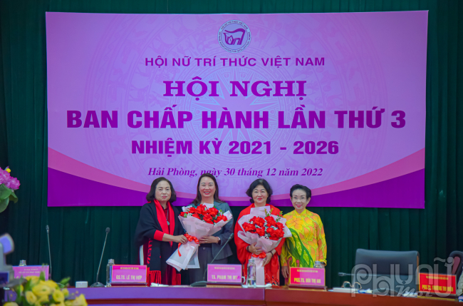 Hội đã kiện toàn bổ sung 4 đồng chí ủy viên Ban chấp hành Hội Nữ trí thức Việt Nam khóa III, nhiệm kỳ 2021-2026.