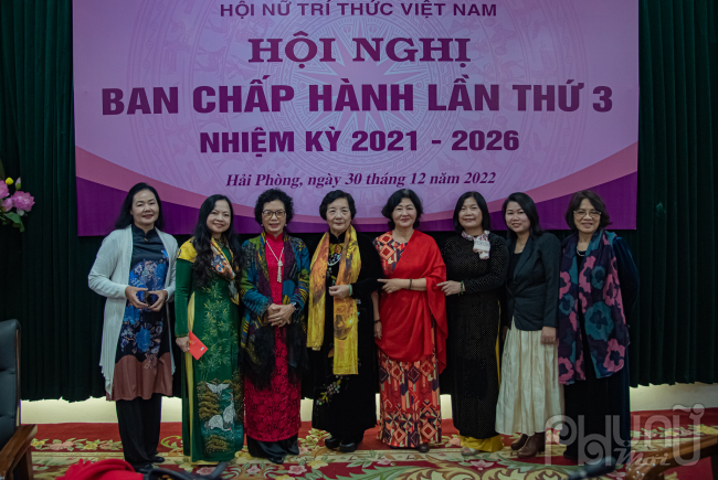 Hội Nữ trí thức Việt Nam tổ chức Hội nghị Ban chấp hành lần thứ 3, tham quan Hải Phòng