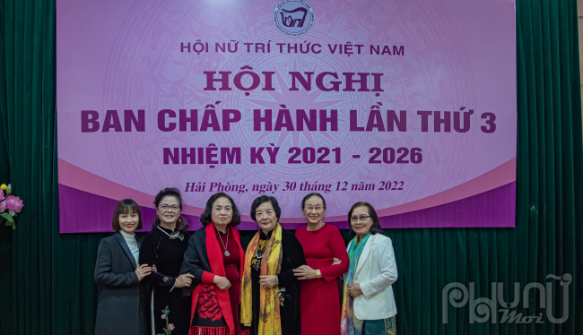 Hội Nữ trí thức Việt Nam tổ chức Hội nghị Ban chấp hành lần thứ 3, tham quan Hải Phòng