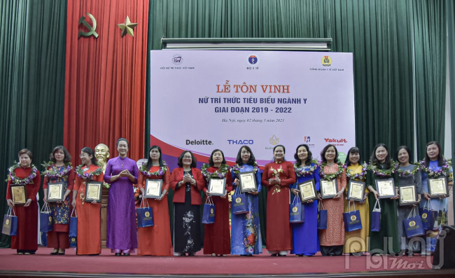 Các nữ trí thức tiêu biểu ngành Y được tôn vinh lần này là kết quả của một quá trình bình chọn chặt chẽ từ cơ sở theo quy chế được thống nhất giữa Bộ Y tế, Công đoàn Y tế và Hội Nữ trí thức Việt Nam, được xét duyệt bởi một Hội đồng gồm các nhà khoa học, nhà quản lý có uy tín của ngành Y và Hội Nữ trí thức Việt Nam.