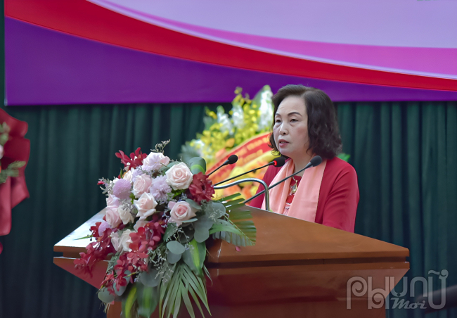 GS – TS Lê Thị Hợp phát biểu khai mạc lễ tôn vinh Nữ trí thức tiêu biểu ngành Y tế lần thứ nhất