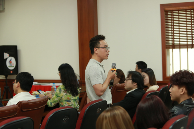 Nhà Báo Hà Tùng Long, Báo điện tử Dân Việt chia sẻ kĩ năng tác nghiệp trong thời đại mới với thế hệ GenZ.