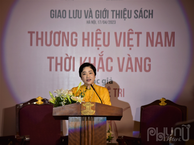 Tác giả Trần Tuệ Tri phát biểu khai mạc, giới thiệu về cuốn sách “Thương hiệu Việt Nam - Thời khắc vàng”