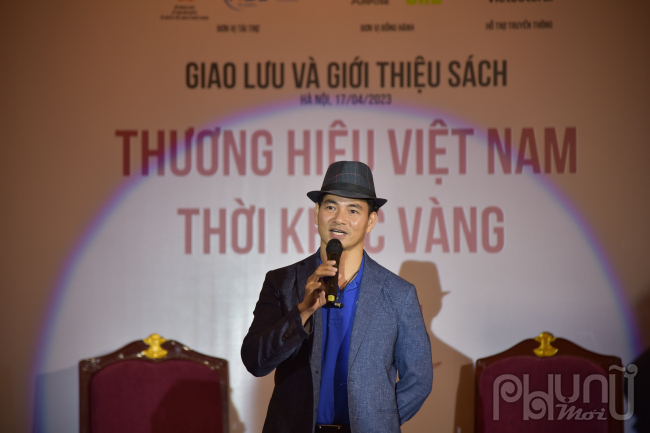 NSƯT Xuân Bắc phát biểu tại  buổi giao lưu giới thiệu sách “Thương hiệu Việt Nam - Thời khắc vàng” .