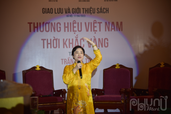 Tác giả Trần Tuệ Tri phát biểu bế mạc và cảm ơn toàn bộ độc giả khách mời tại buổi giới thiệu về cuốn sách “Thương hiệu Việt Nam - Thời khắc vàng” tại Hà Nội