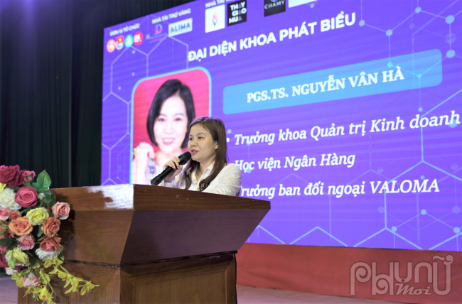 PGS, TS Nguyễn Vân Hà - Trưởng Khoa Quản trị kinh doanh (Học viện Ngân hàng) phát biểu tại vòng Chung kết cuộc thi 