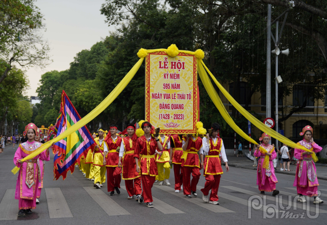 Màn rước truyền thống được tổ chức 5 năm một lần với ý nghĩa tưởng nhớ đến sự kiện vua Lê Thái Tổ đăng quang.