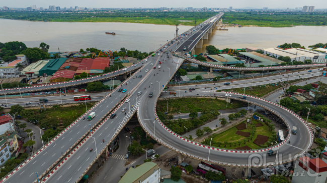 Ủy ban Nhân dân thành phố Hà Nội cho biết thành phố đang chỉ đạo Sở Giao thông Vận tải, Ban Quản lý các Công trình Giao thông Hà Nội, các chủ đầu tư và nhà thầu đẩy nhanh tiến độ giải ngân vốn đầu tư công tại những công trình, dự án trọng điểm.