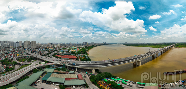 Dự án Cầu Vĩnh Tuy 2 khởi công tháng 1/2021 với tổng mức đầu tư hơn 2.500 tỷ đồng, cầu Vĩnh Tuy (giai đoạn 2) đã cơ bản hoàn thành các hạng mục chính.
