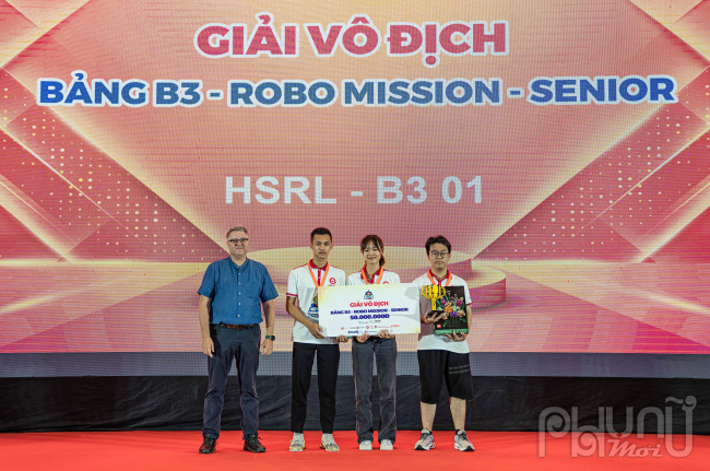 Đội HSRL - B3 01 vô địch bảng B3 - Robo Mission - Senior
