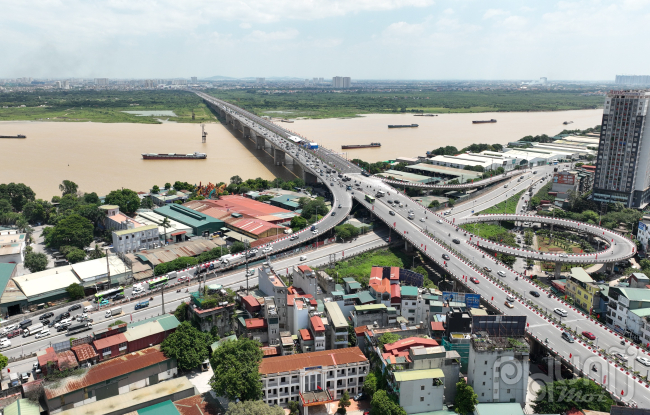 Theo Quy hoạch giao thông vận tải đến năm 2030, tầm nhìn 2050, Hà Nội sẽ có thêm 10 cầu qua sông Hồng, gồm: Hồng Hà, Mễ Sở (Vành đai 4), Thăng Long mới (Vành đai 3), Tứ Liên, Vĩnh Tuy (giai đoạn 2), Thượng Cát, Ngọc Hồi (vành đai 3,5), cầu/hầm Trần Hưng Đạo, cầu Phú Xuyên...