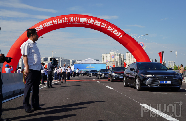 Đoàn xe của đại diện Chính phủ, các bộ ngành và thành phố Hà Nội thông xe cầu Vĩnh Tuy giai đoạn 2                   