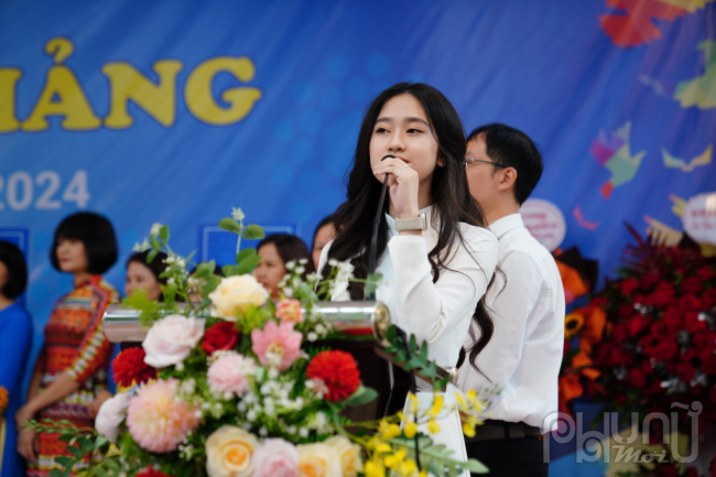 Đại diện học sinh trường THPT Quang Trung -  Đống Đa phát biểu chào đón năm học mới