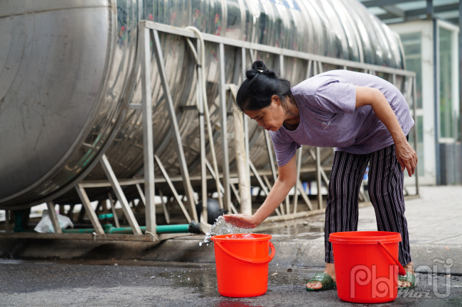 Cuộc sống cư dân Thanh Hà bị đảo lộn vì thiếu nước sạch sinh hoạt hơn 10 ngày qua