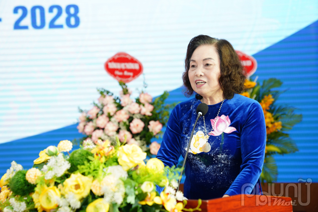 GS.TS Lê Thị Hợp, Chủ tịch Hội Nữ trí thức Việt Nam phát biểu tại  Đại hội Chi hội Nữ trí thức Trường Đại học Thương mại lần thứ III