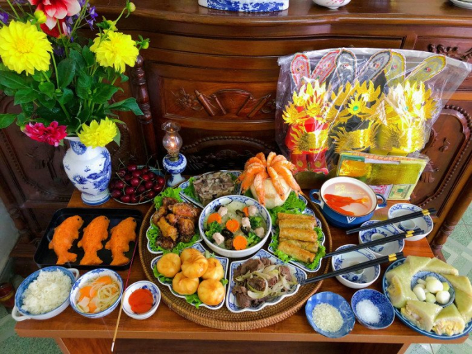 Tết ông Công ông Táo đã trở thành một ngày lễ quan trọng trước tết Nguyên đán của người dân Việt Nam. Các gia đình thường chuẩn bị mâm cơm cúng trong ngày này dâng lên để bày tỏ lòng biết ơn đến các vị thần với ước muốn cầu xin những điều tốt đẹp nhất đến với cả gia đình. 