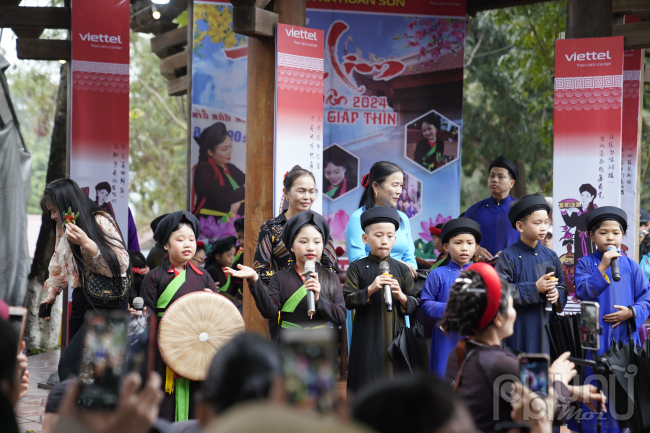 Ban chỉ đạo Lễ hội Lim xuân Giáp Thìn 2024 thông tin. Khuyến khích các điểm hát quan họ dùng nhạc cụ dân tộc. Không hát nhạc mới, hát chèo, hát văn nhảy đồng, các loại nhạc khác không phù hợp.