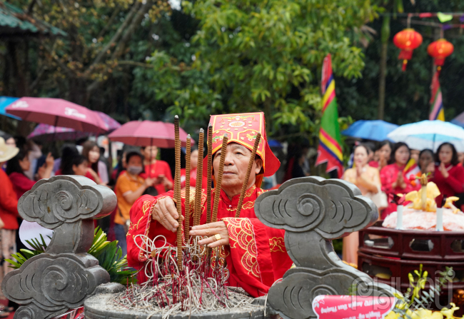Nghi thức dâng hương lễ bái tại Lăng Văn Sơn
