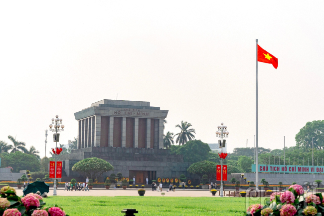 Kỷ niệm 49 năm Ngày giải phóng miền Nam, thống nhất đất nước, người dân Hà Nội nói riêng và cả nước nói chung thêm tự hào về dân tộc Việt Nam anh hùng, truyền thống đoàn kết và tinh thần quyết tâm bảo vệ toàn vẹn lãnh thổ thiêng liêng của Tổ quốc.
