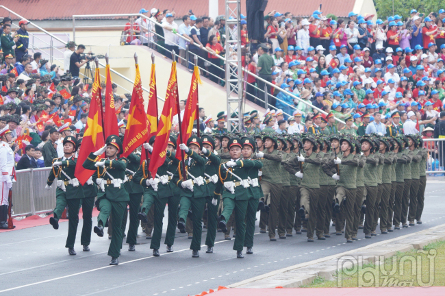 Màn diễu binh của Khối Chiến sĩ Điện Biên