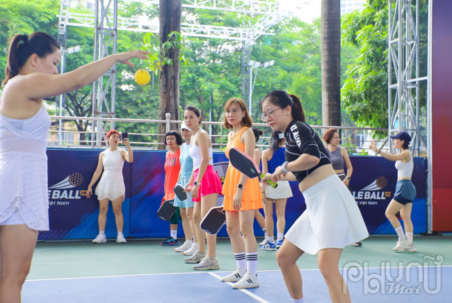 Hiện tại, cộng đồng pickleball tại Việt Nam đang phát triển mạnh với hơn 2.200 thành viên và 25 câu lạc bộ trên toàn quốc (theo pickleballvietnam.net), cho thấy độ hot của môn thể thao này. 