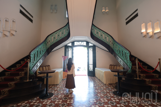Dự án công trình kiến trúc Dòng mở ra cơ hội khám phá tòa nhà Bắc Bộ Phủ - biểu tưởng về lòng yêu nước của con người Thủ đô trong quá khứ. Tên dự án cũng gợi sự liên tưởng về dòng chảy lịch sử hào hùng của Thủ đô.