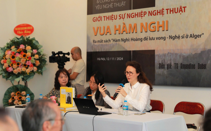 Nữ TS. Amandine Dabat chia sẻ thông tin về quá trình thực hiện đề tài nghiên cứu và làm sách“Hàm Nghi: Hoàng đế lưu vong - Nghệ sĩ ở Alger”.