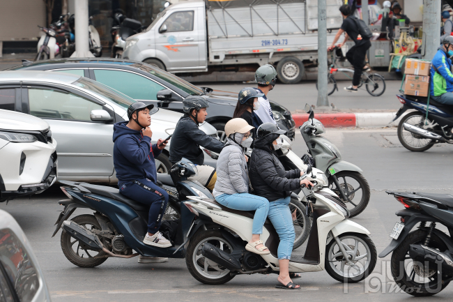 Hà Nội: Người dân đón đợt rét đầu mùa mọi sinh hoạt thường ngày thay đổi