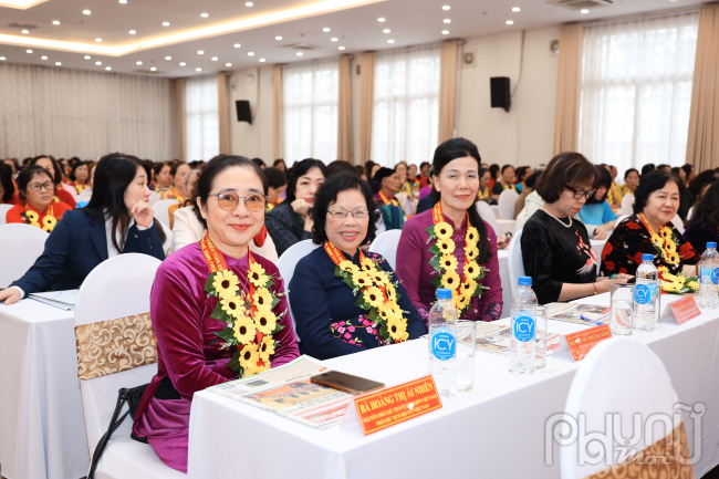 Bà Hoàng Thị Ái Nhiên Nguyên Phó Chủ tịch Thường trực, Nguyên Bí thư Đảng uỷ cơ quan Hội LHPN Việt Nam, PCT Hội Nữ trí thức VN tham dự Hội nghị.