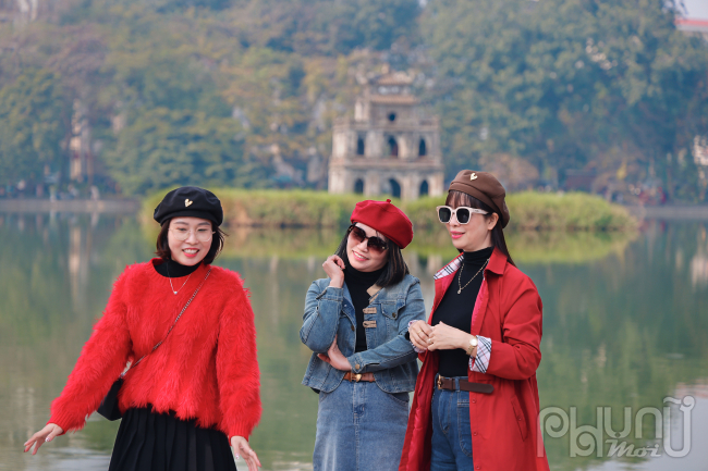 Những đôi má hồng trong nắng mới