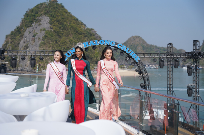 Top 3 Miss Charm trên du thuyền Luna HaLong Cruises