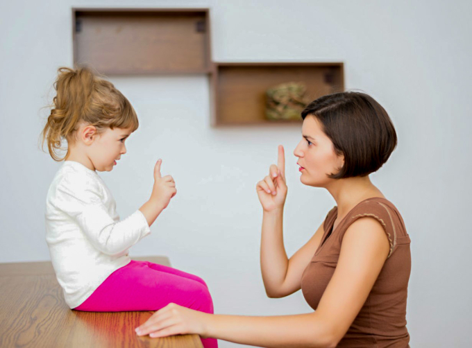 Dạy con kiểm soát hành vi. Ảnh: ITN