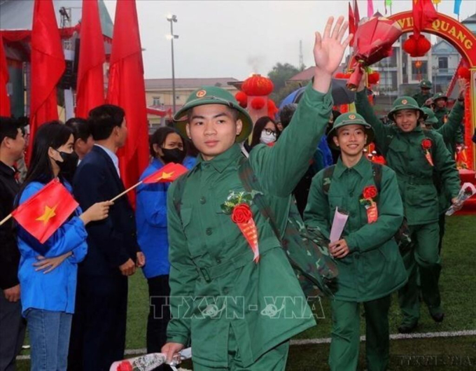   Phát huy truyền thống quê hương, luôn tuyệt đối trung thành với Đảng, Nhà nước và nhân dân, Thanh niên huyện Ba Vì sẵn sàng lên đường nhập ngũ, hoàn thành tốt nhiệm vụ được giao (2/2024). Ảnh: TTXVN phát  