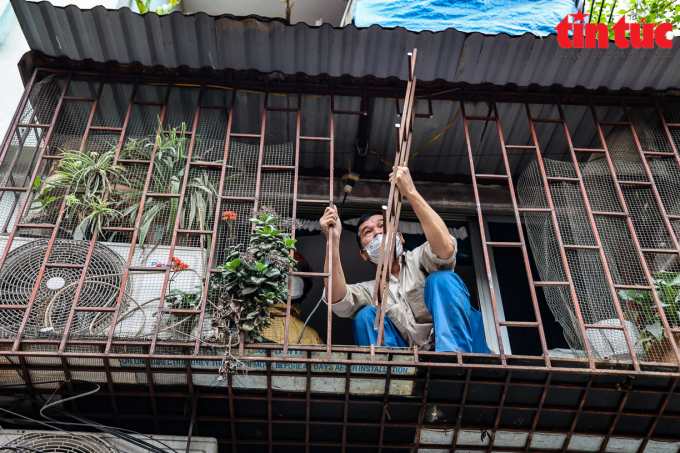 UBND phường Trúc Bạch (quận Ba Đình) triển khai mô hình vận động người dân mở lối thoát nạn thứ 2, được người dân nhiệt tình tham gia hưởng ứng. Ảnh minh họa: Trung Nguyên/Báo Tin tức