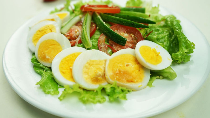 Salad rau củ trứng: Ảnh ITN