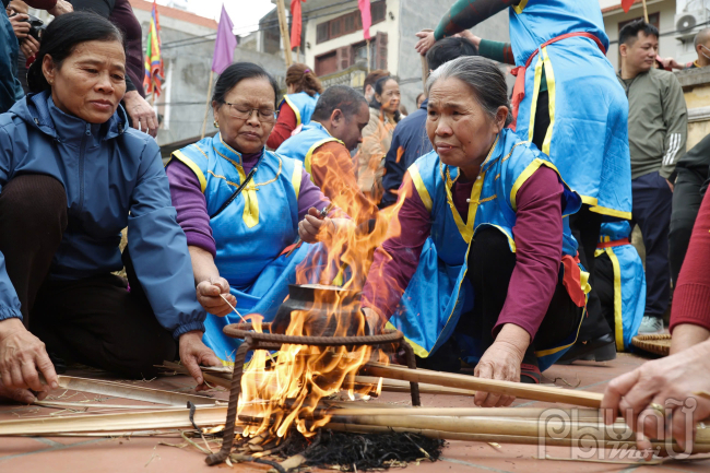 Tưng bừng lễ hội kéo lửa, thổi cơm thi làng Thị Cấm