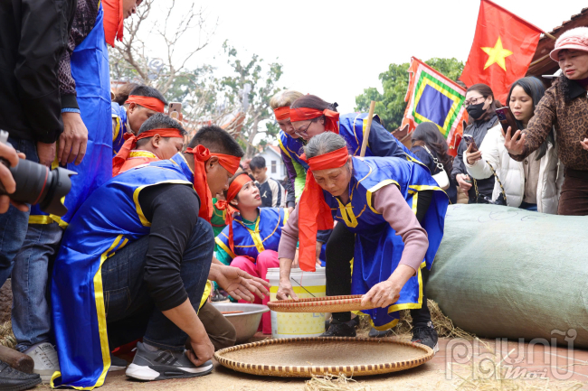 Tưng bừng lễ hội kéo lửa, thổi cơm thi làng Thị Cấm