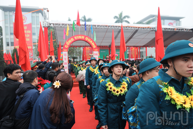 Tân binh Long Biên rạng ngời ngày hội tòng quân