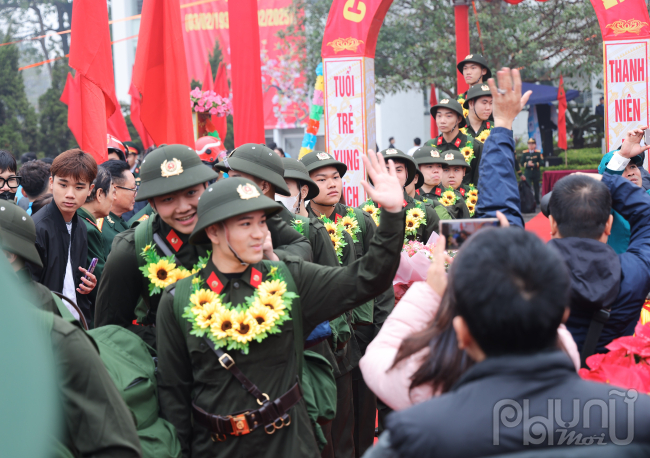 Tân binh Long Biên rạng ngời ngày hội tòng quân