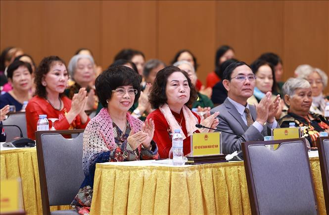 GS.TS Lê Thị Hợp, Chủ tịch Hội Nữ trí thức Việt Nam và AHLĐ Thái Thị Hương, Chủ tịch  Hội đồng Chiến lược, Tập đoàn TH tham dự sự kiện. Ảnh: Dương Giang - TTXVN