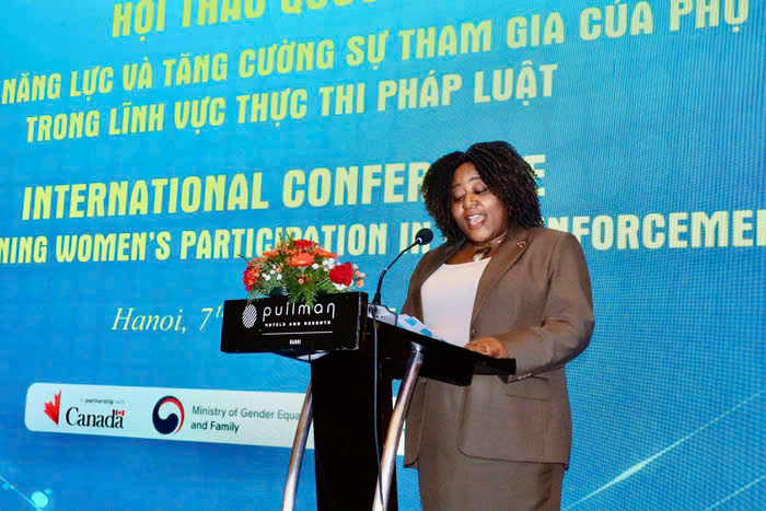 Trưởng đại diện UN Women tại Việt Nam, bà Caroline Nyamayemombe