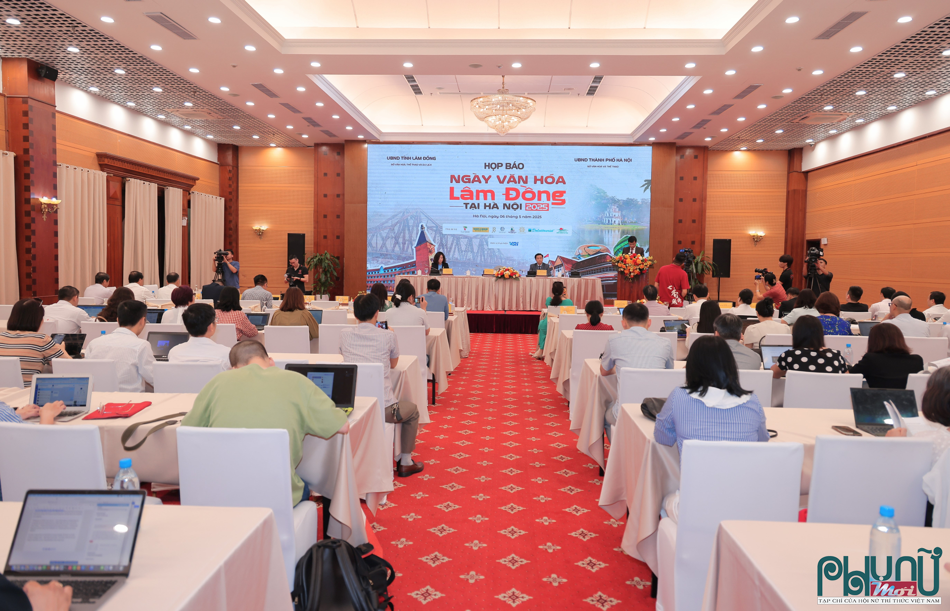 Toàn cảnh họp báo