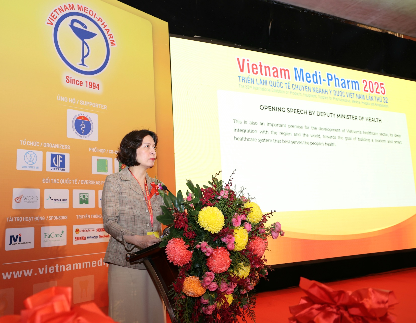 Thứ trưởng Bộ Y tế Nguyễn Thị Liên Hương phát biểu tại lễ khai mạc