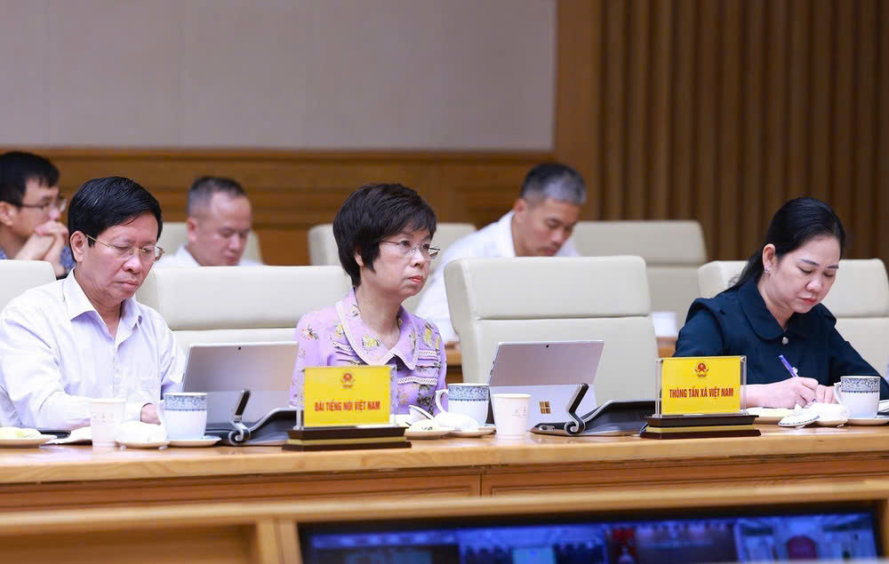 Lãnh đạo các bộ, cơ quan thuộc Chính phủ tham dự phiên họp lần thứ tư của Ban Chỉ đạo Trung ương triển khai xoá nhà tạm, nhà dột nát. (Ảnh: Dương Giang/TTXVN)