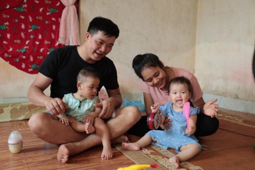 Gia đình anh Ba và 2 thiên nhần nhỏ